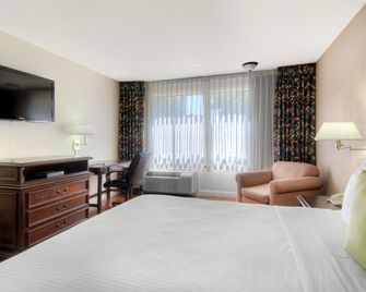Days Inn & Suites by Wyndham Mountain View - Mountain View - Bedroom