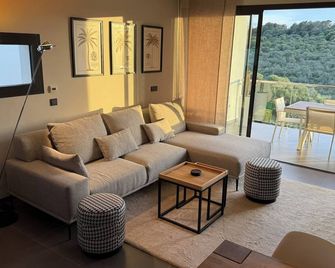 Luxury chalet, new high-quality furnishings, fiberglass, pool, distant view, close to the beach - Manacor - Salon