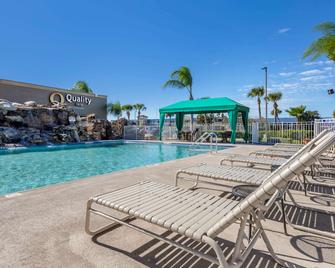 Quality Inn Kennedy Space Center - Titusville - Pool