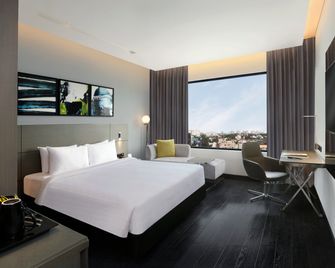 Novotel Chennai Chamiers Road - Chennai - Bedroom