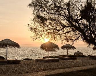 The Bay Hotel & Suites - Vasilikos - Pláž