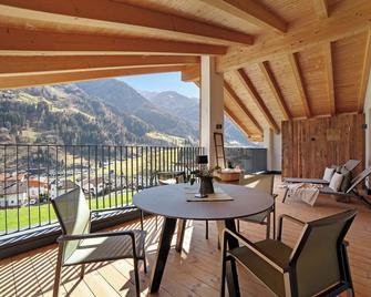 Apartment 'Federleicht' with Mountain View, Private Terrace and Wi-Fi - San Martino in Passiria - Balcony