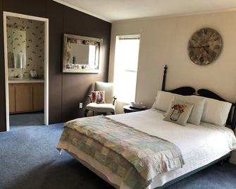 Come to the Ranch for an amazing experience. - Emmett - Bedroom