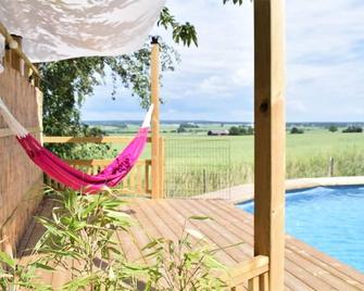 Beautifully located vacation apartment with shared pool and views of the hilly surroundings. - Ängelholm - Pool