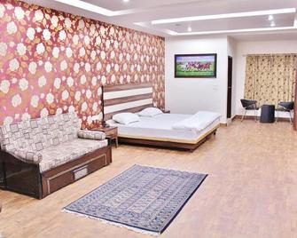 Adhunik Hotel Neemrana - Neemrana - Bedroom