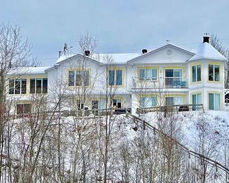 Full Chalet - 6 Bdrm Private / Beachfront / Kayaks - Ferme-Neuve - Building