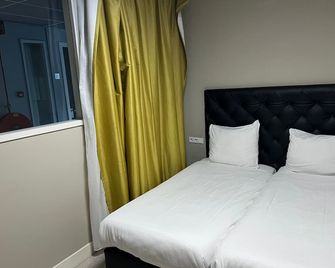 Camp-Inn Hotel - Amsterdam - Bedroom
