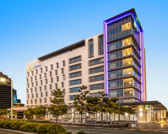 Holiday Inn & Suites Sunshine Coast by IHG - Maroochydore - Edificio
