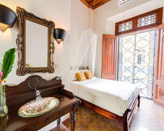 Casa Blanca, Beautiful Restored 250 Year Old Villa. Oasis in Heart of Granada - Granada - Bedroom