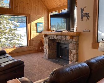 Walk 1,000 ft to the slopes & soak in hot tub afterwards! - Kingsbury - Sala de estar
