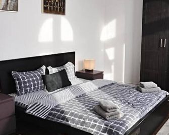 Antique Hostel - Bucarest