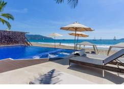 Beautiful beach front apartment in Ixtapa. - Ixtapa - Piscina