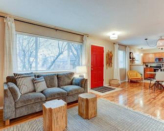 Cascade Comfort - Redmond - Living room