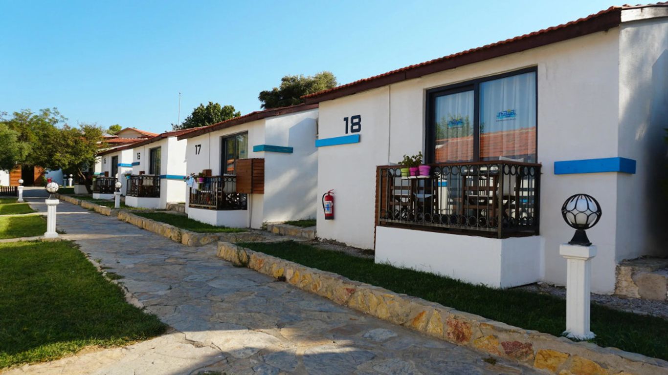 Maya Bistro Hotel & Beach