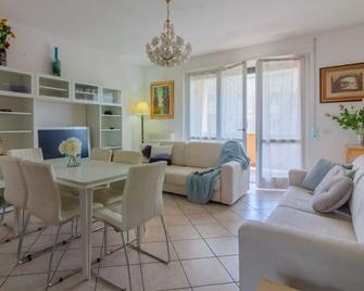 Sunflowers Home - Mandello del Lario - Wohnzimmer