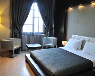 Monarc Hotel - Tirana - Habitación