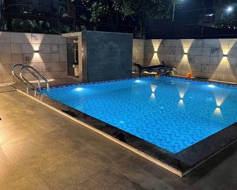 Girivihar Holiday Club - Pure Veg - Lonavala - Piscina