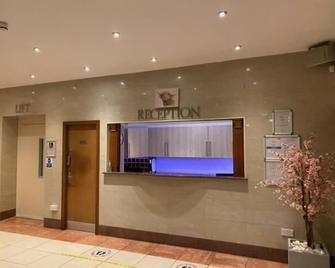 west park hotel - Clydebank - Front desk