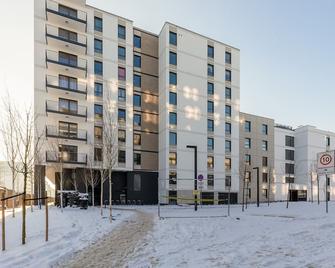 Cozy Studio Apartment in Ursus District by Renters - Varsovia - Edificio