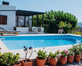 Versteckte Villa mit Pool und herrlichem Blick über die Bucht von Mirabelle und by Interhome - Anatoli - Pool