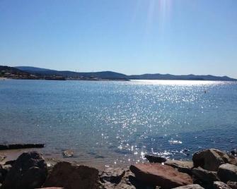 Residence Beach Facing The Islands Of Hyeres - La Londe-les-Maures - Wohnzimmer