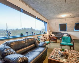 One-Bedroom Apartment In Ebeltoft - Ebeltoft - Stue