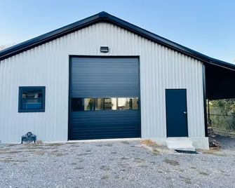 Beautiful private gated Guest House on 5 acres! - Fair Oaks Ranch - Building