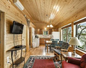 Swan Lake Resort & Campground - Fergus Falls - Wohnzimmer
