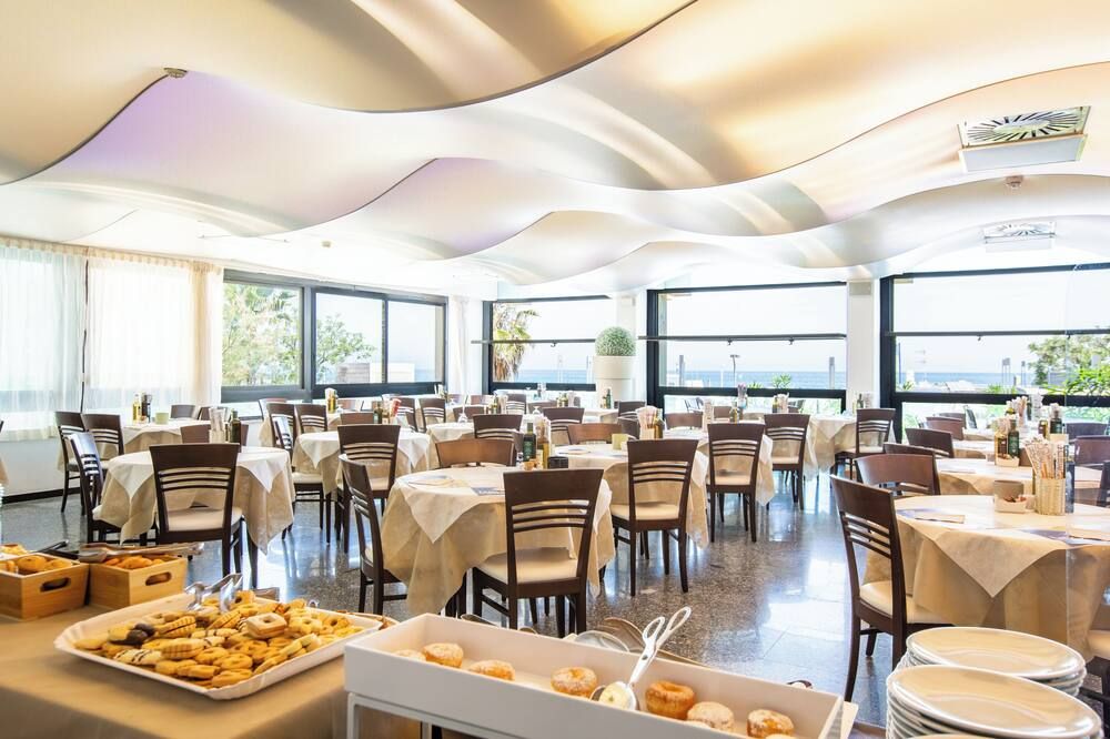 Hotel Baltic Riccione-Fronte Mare - ריצ'ונה - מסעדה