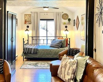 Bring marshmallows, not laptops! Lkefront on Autumn Lake, 2min to Salmon River! - Altmar - Habitación