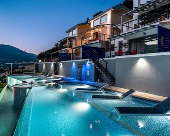 Sappho Boutique Suites - Vasiliki - Zwembad