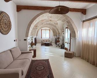 B&B Villa Mamma Grazia - San Vito dei Normanni - Wohnzimmer