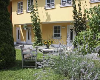 Gasthaus alte Post - Oberding - Patio