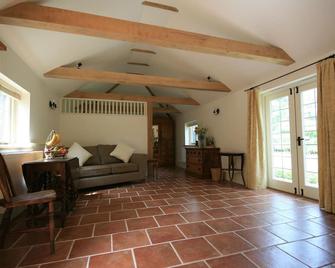 Country Cottage Private Terrace Garden Quiet Location Free Wifi Bus Stop 50yds - Wingham - Sala de estar