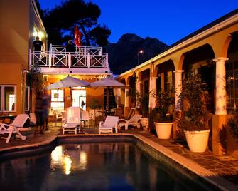 Ashanti Lodge Backpackers Gardens - קייפ טאון - בריכה