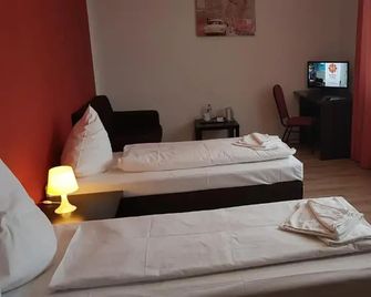 Hotelik Kameleon Pokoje Goscinne - Jawor