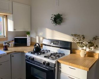 Sunny Modern Cottage by the River - Dolores - Cocina