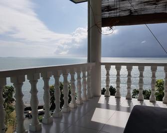 Casa Sofia by the Sea Hilltop room6 - Puerto Galera - Balcony