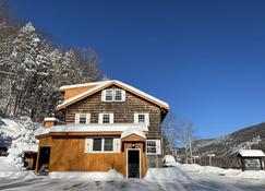 Turn of River Lodge - Killington - Building