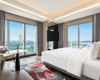 Grand Mercure Batam Centre - Batam - Schlafzimmer