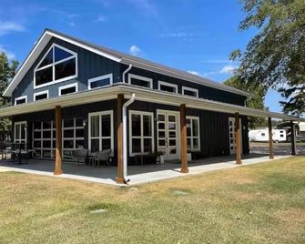 Lakehouse on Lake Bob Sandlin - Mount Pleasant - Будівля