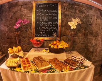 Pousada Bizkaia - Florianópolis - Buffet