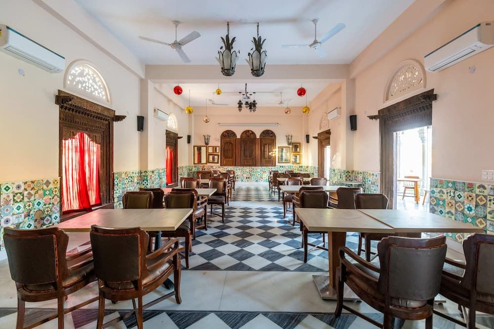 فيفان كالتشر هوتل