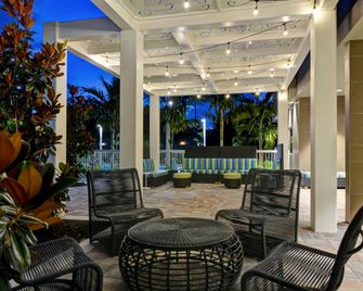 Home2 Suites by Hilton Naples I-75 Pine Ridge Road - Naples - Building