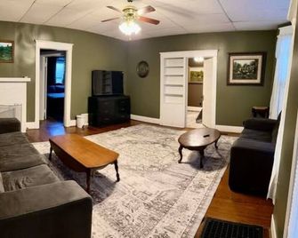 Jade Junction - Newly Remodeled 3 Br/1 Ba - Olney - Obývací pokoj