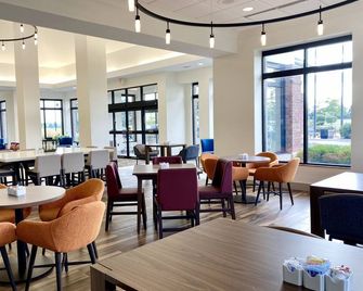 Hilton Garden Inn Oconomowoc - Oconomowoc - Restaurant