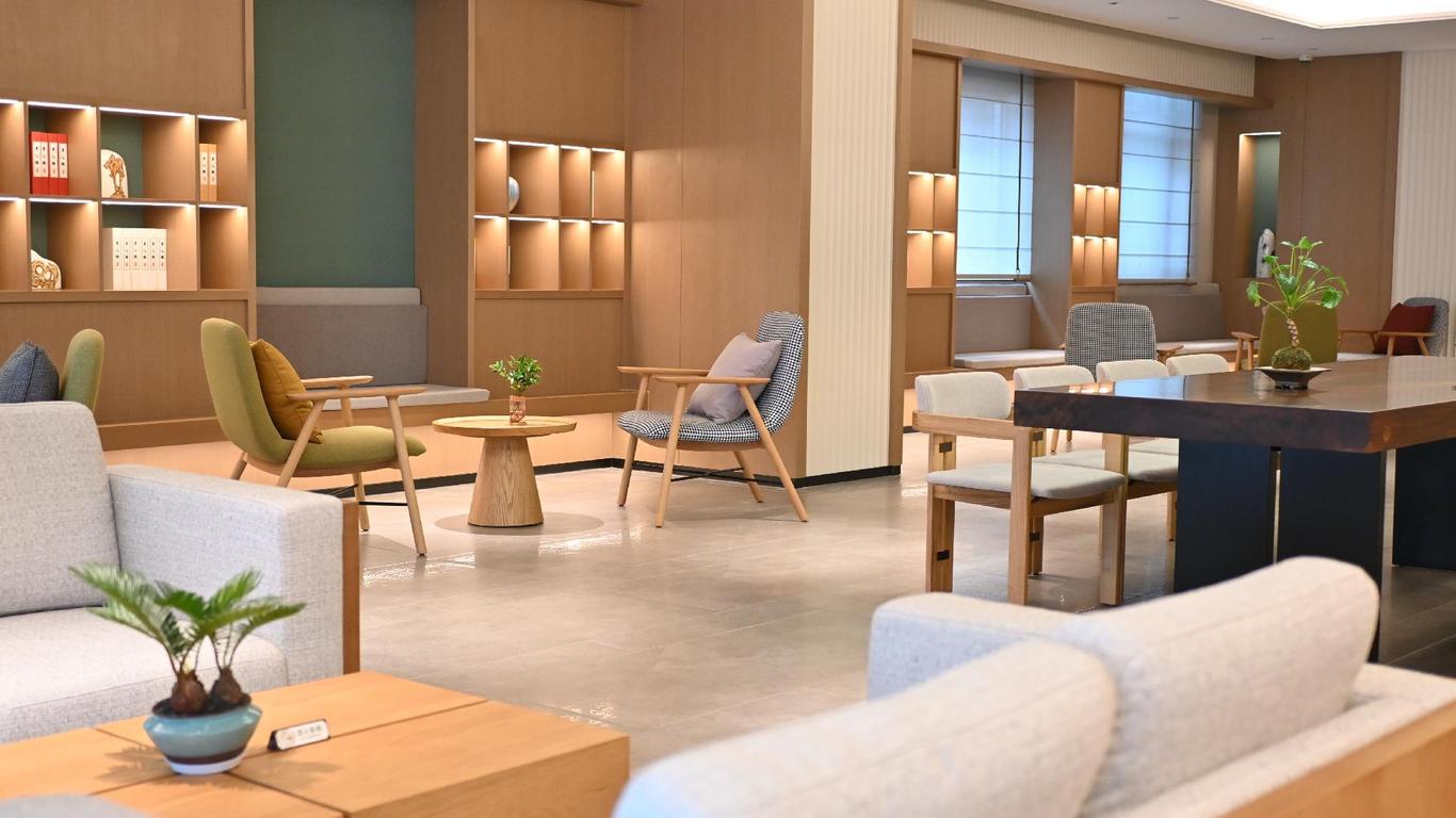 Arula Youngor Central Hotel