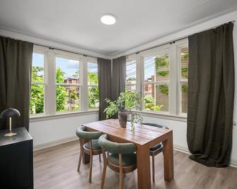 Cozy & Modern 2br | St Louis - St. Louis - Essbereich