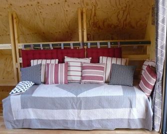 The getaway - comfortable cabin fully equipped bay of Mont Saint-Michel - Avranches - Chambre