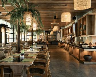 Dinso Resort & Villas Phuket, Vignette Collection, an IHG Hotel - פאטונג - מסעדה